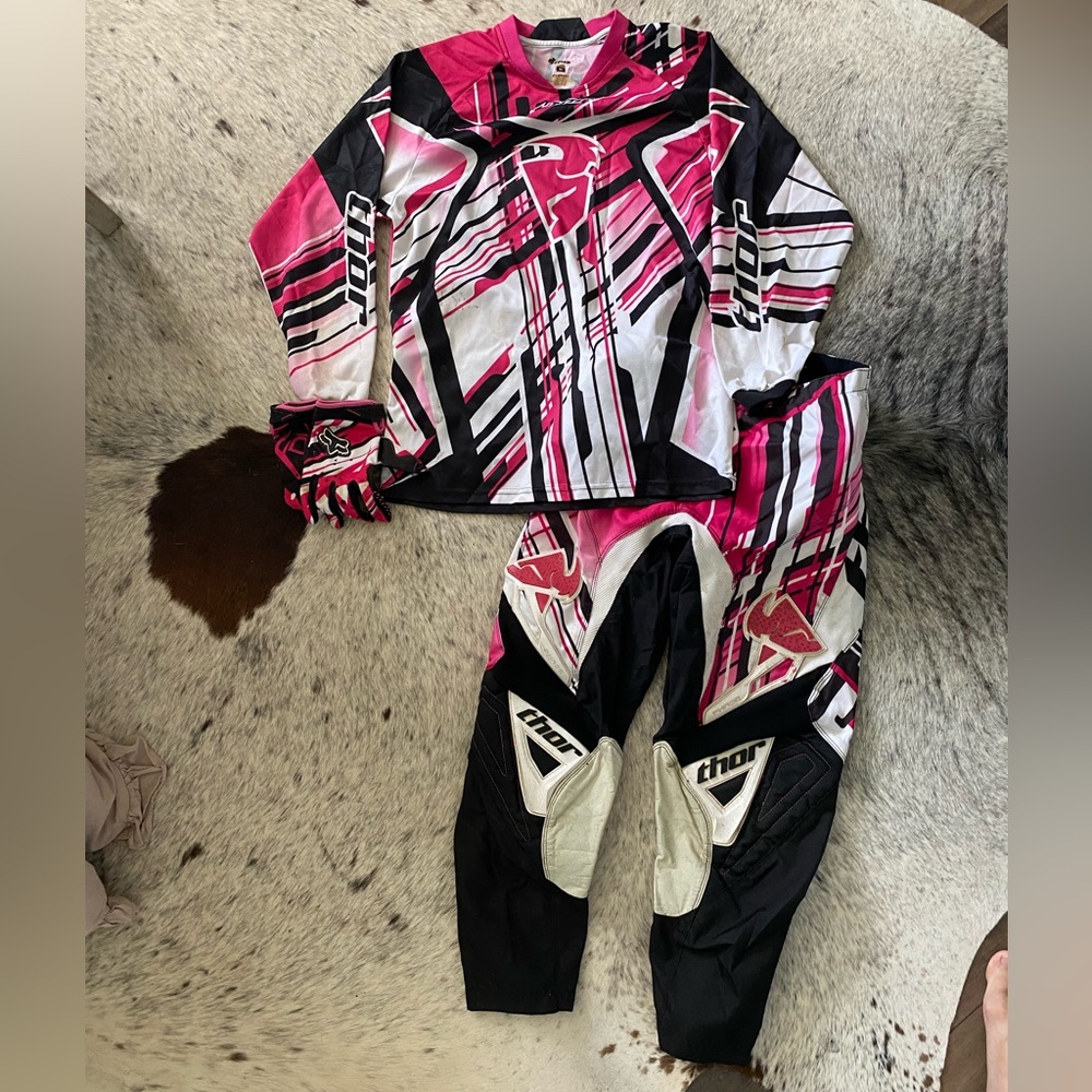 Women’s Thor Motocross Gear (with Fox gloves)